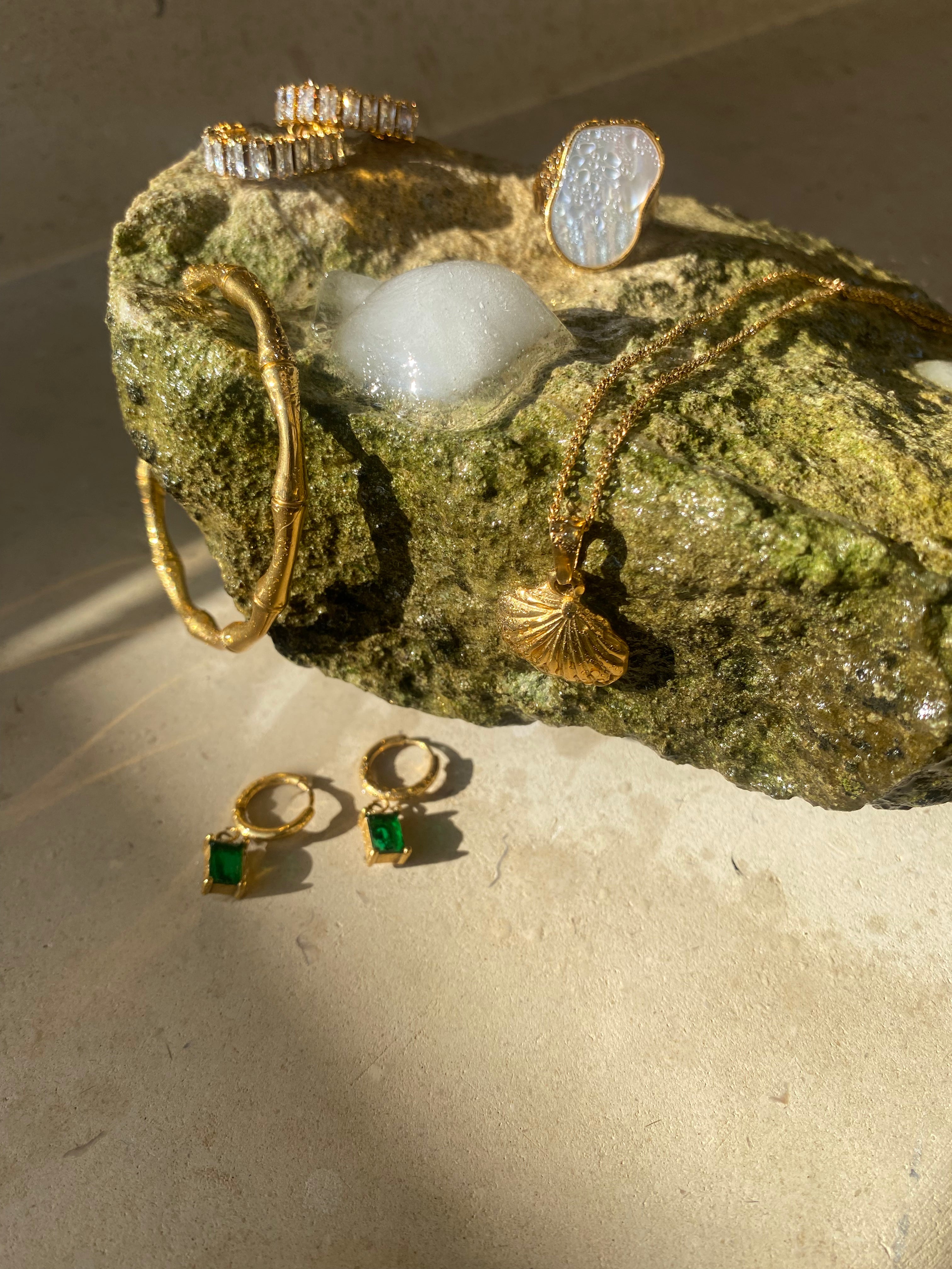 The fleur ring