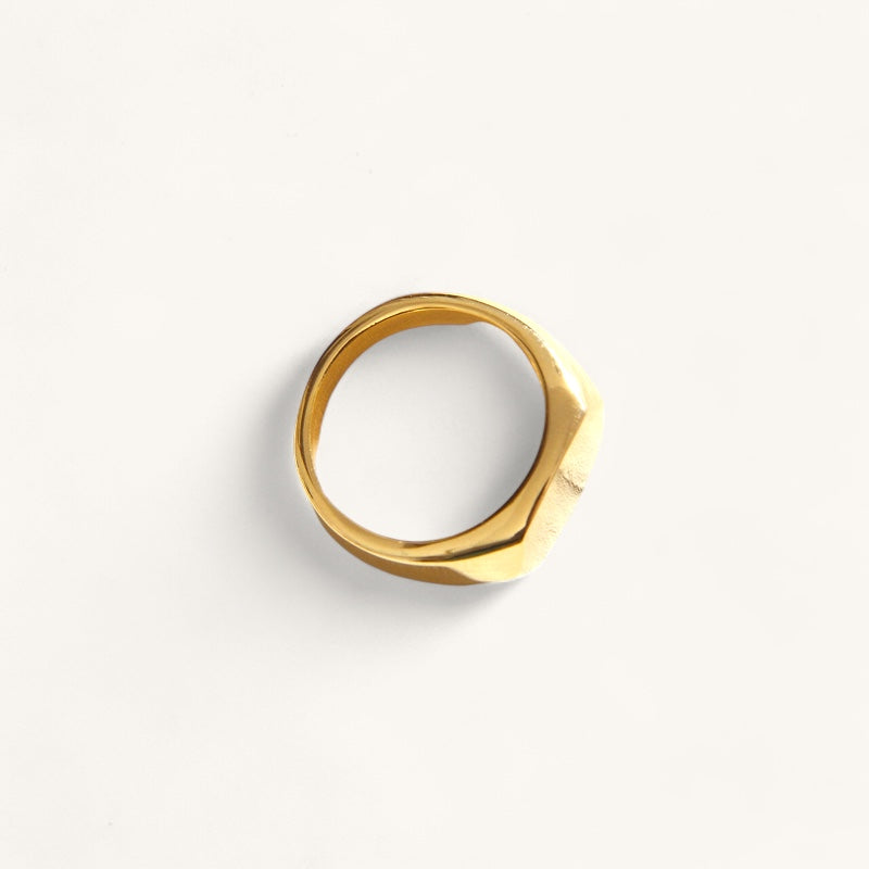 The hexagon signet ring