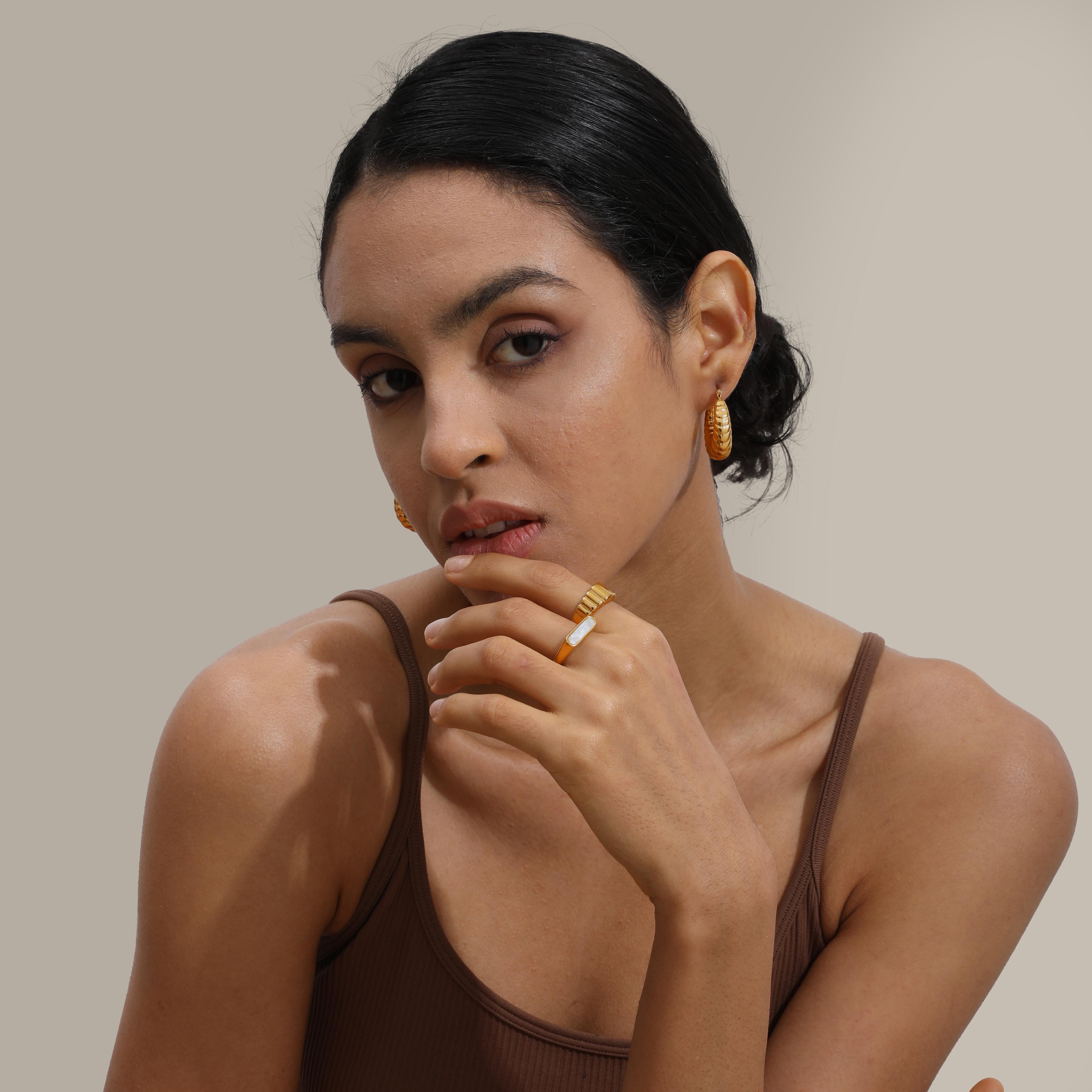 The mia ring