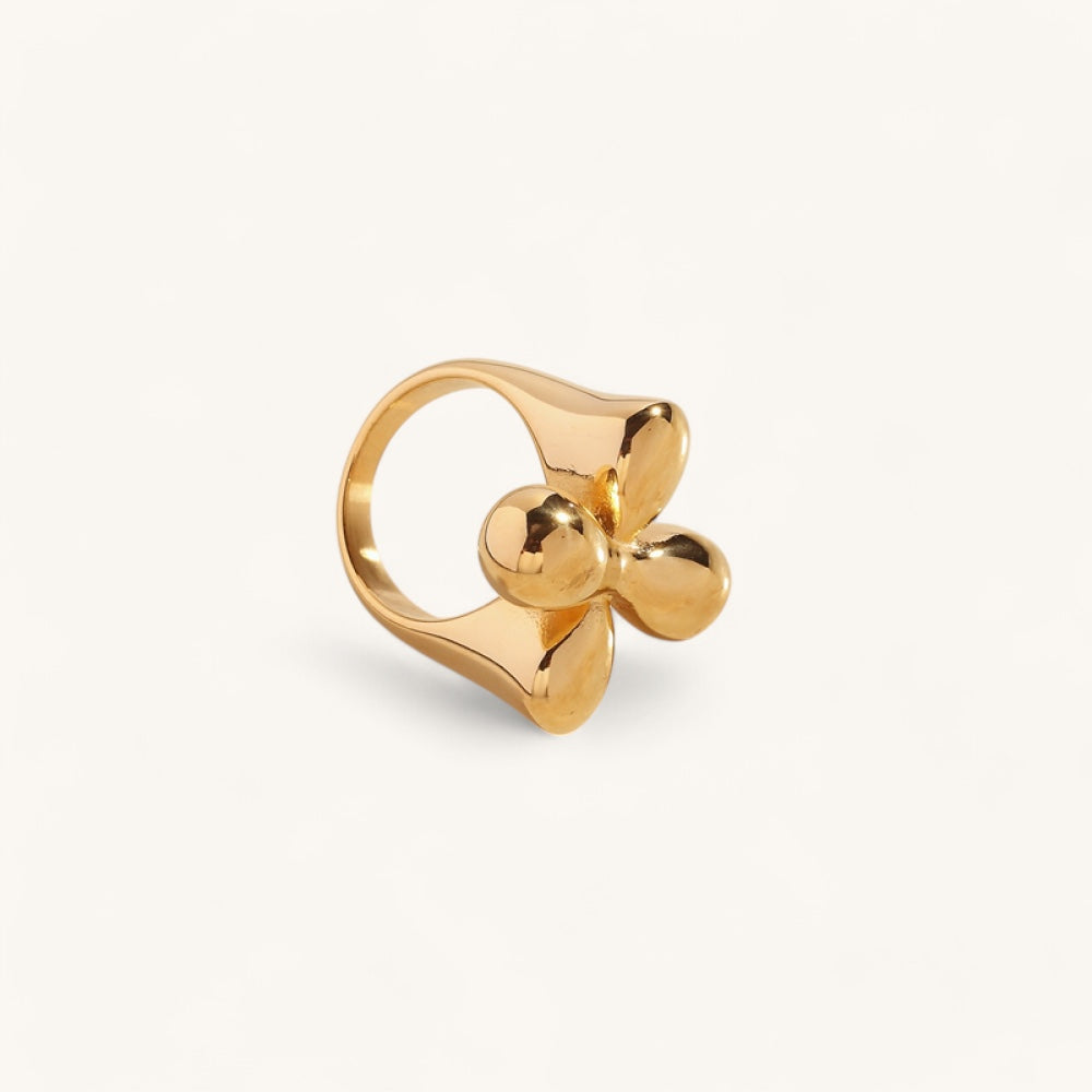 The fleur ring