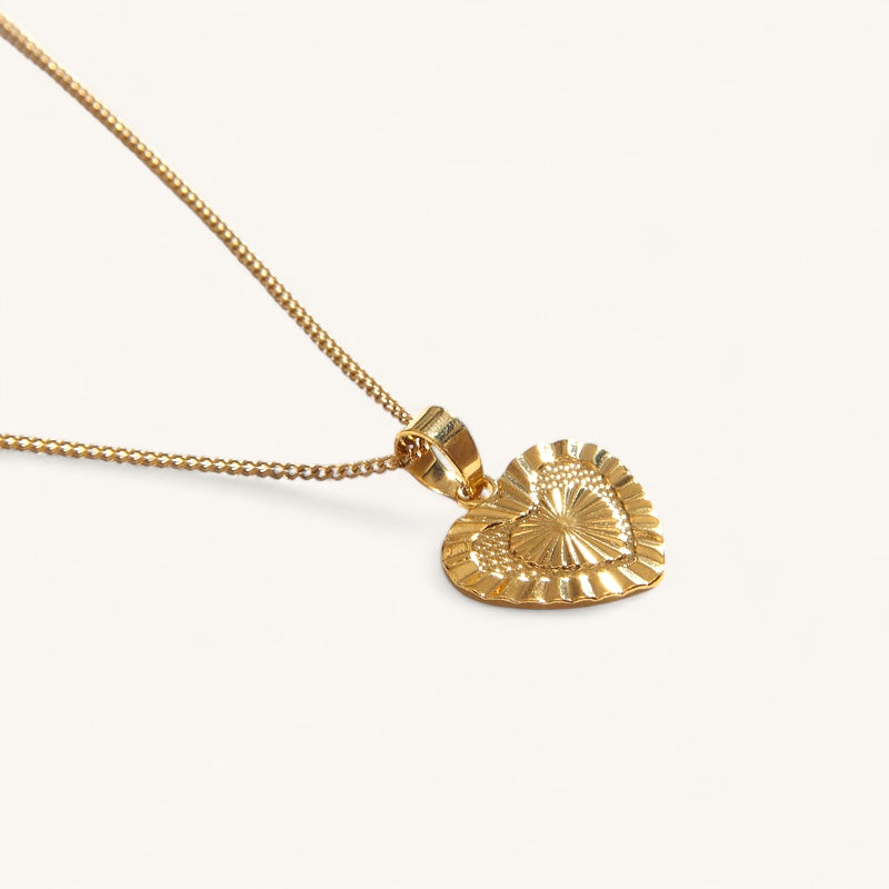 The heart pendant necklace