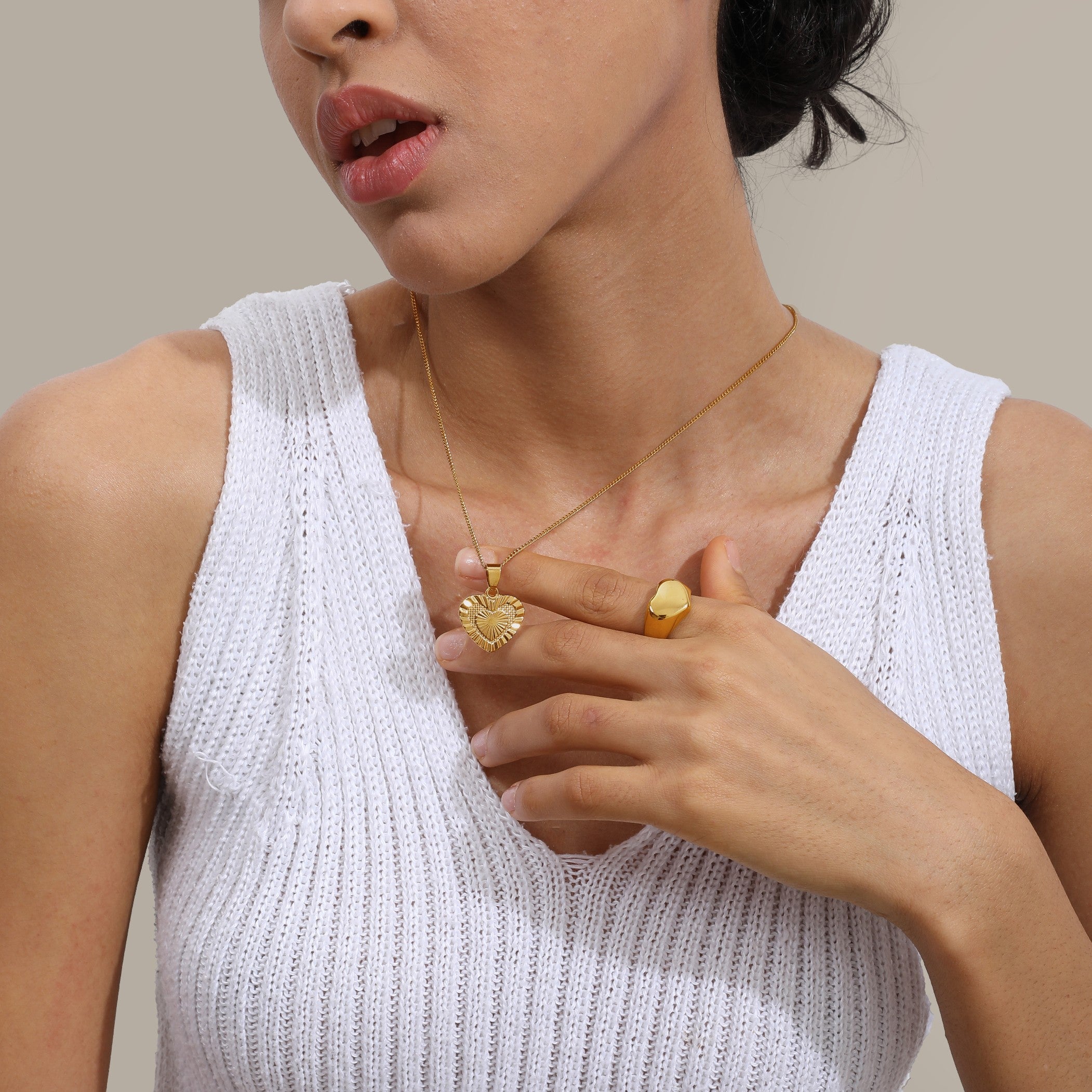 The heart pendant necklace