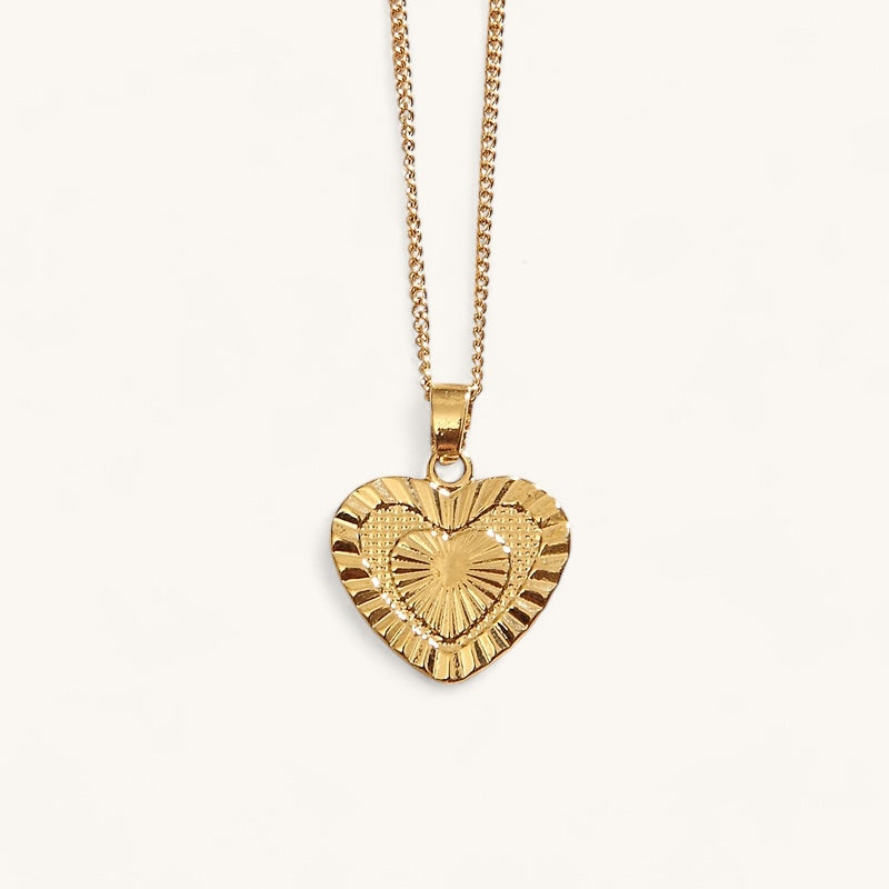 The heart pendant necklace