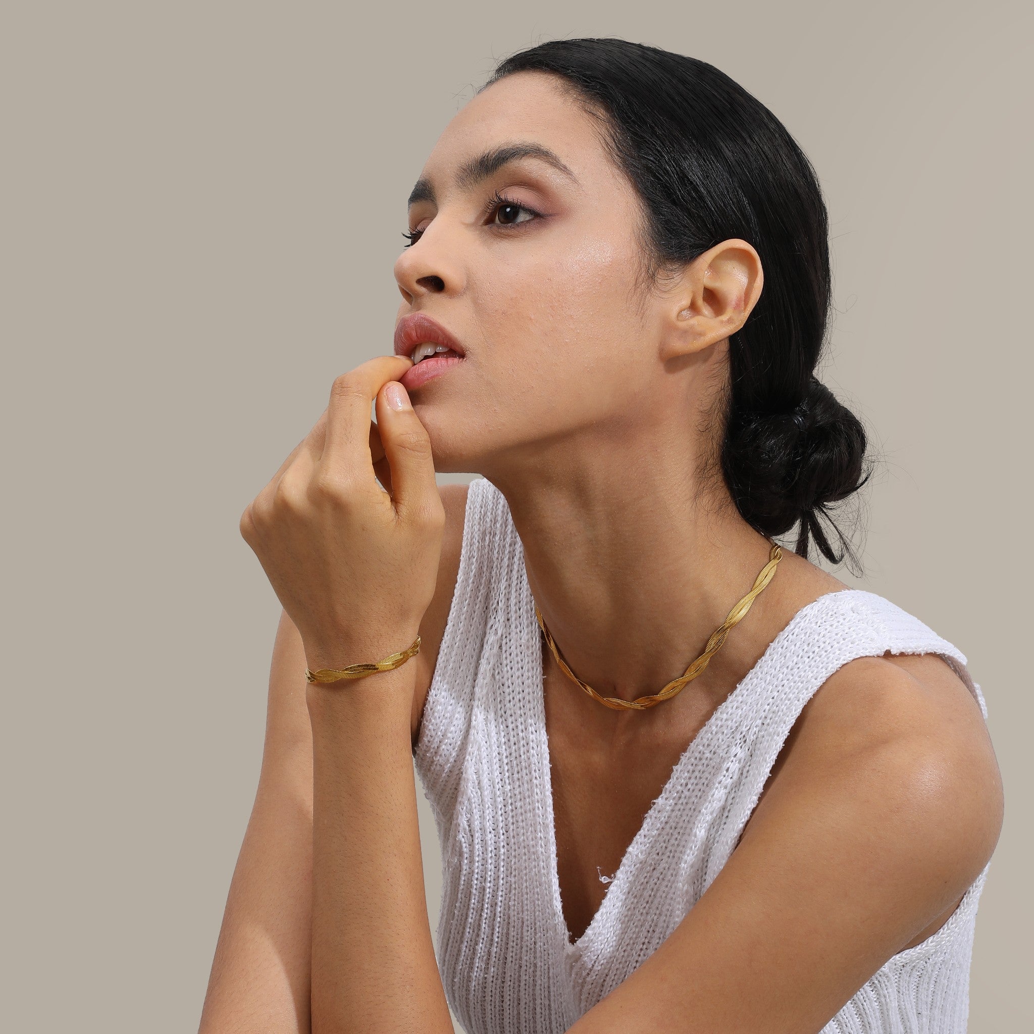 The twist slinky chain necklace
