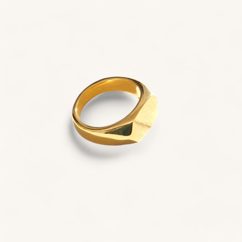 The hexagon signet ring