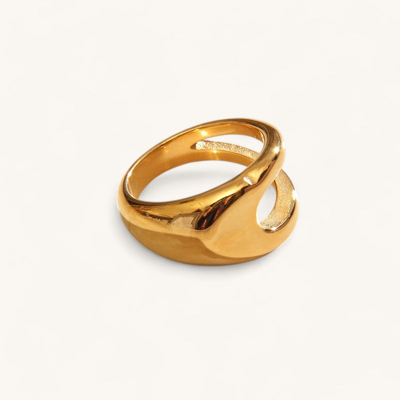 The lola ring