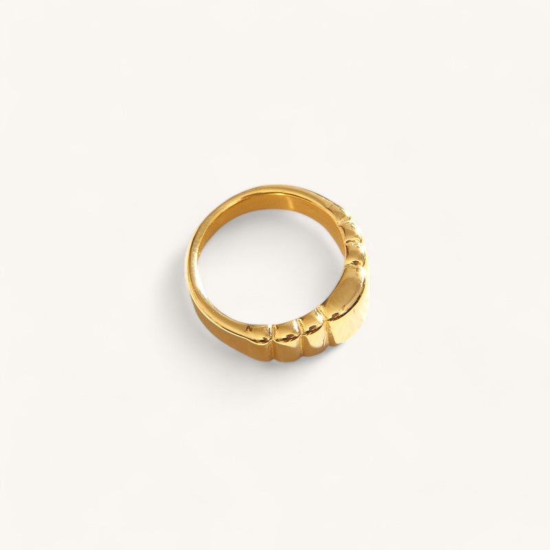 The mia ring