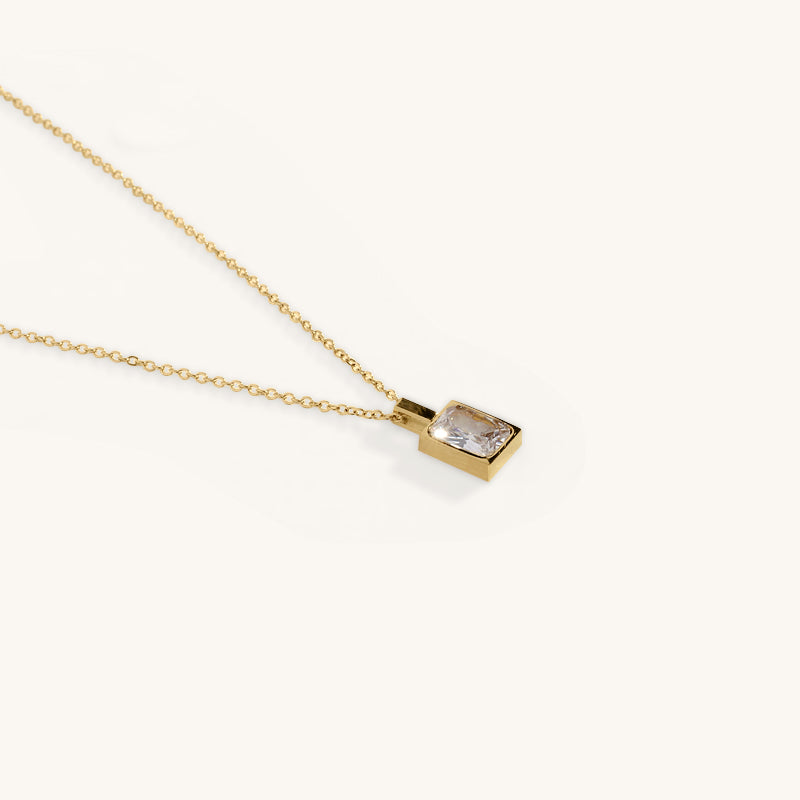 The diamond pendant necklace