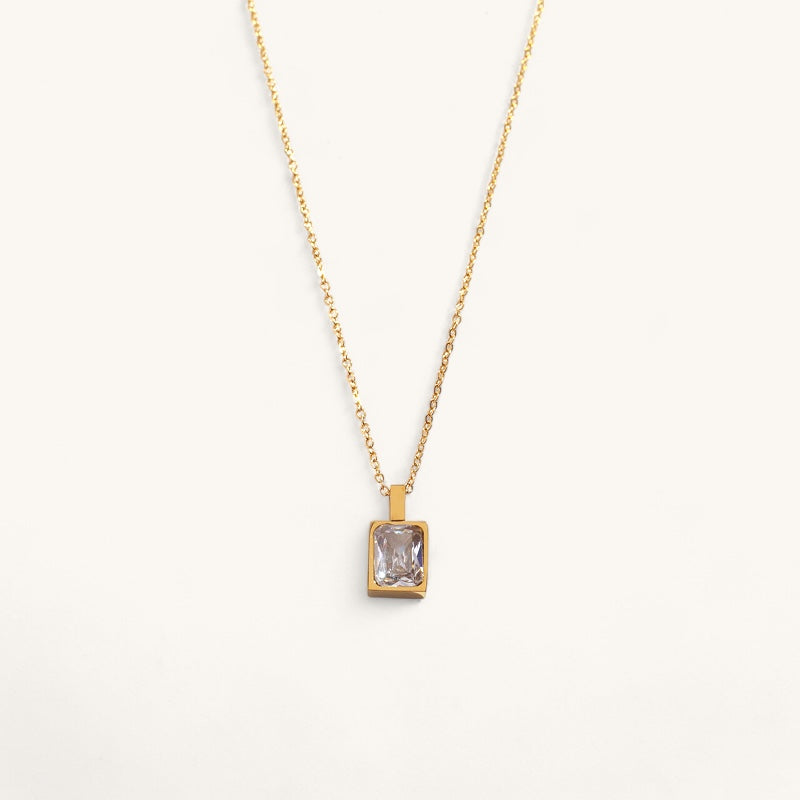 The diamond pendant necklace