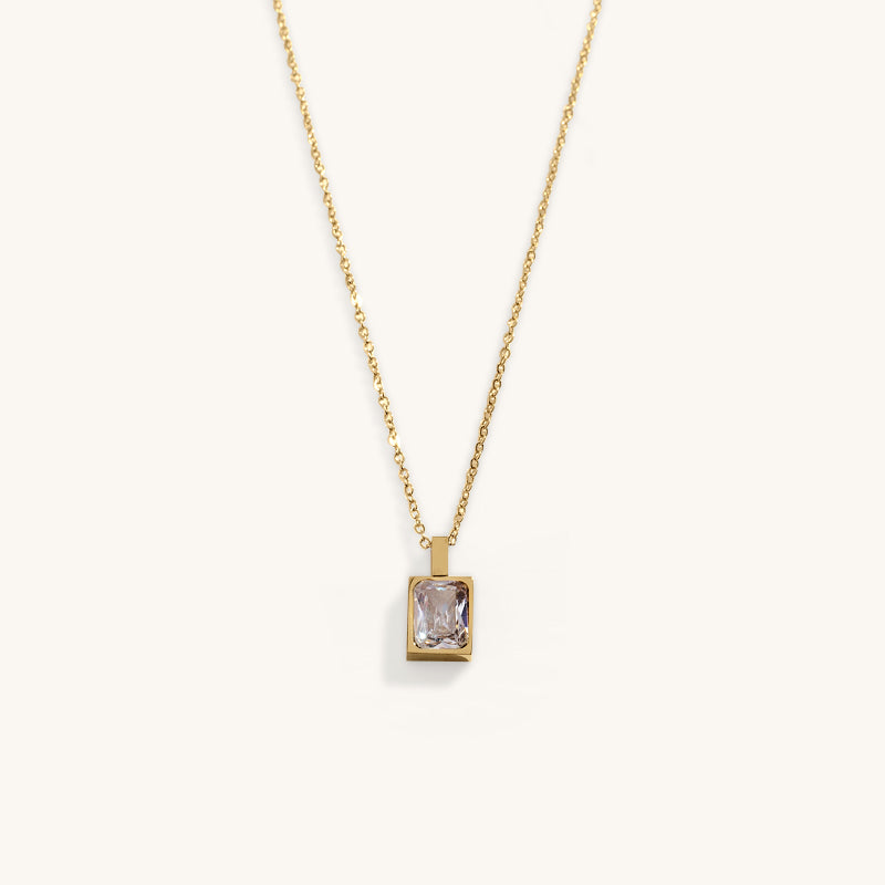 The diamond pendant necklace